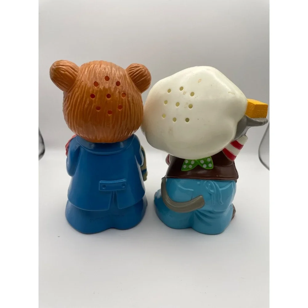 Giftco Vintage Bear and‎ Mouse Powder Spice Cheese Shakers Plastic